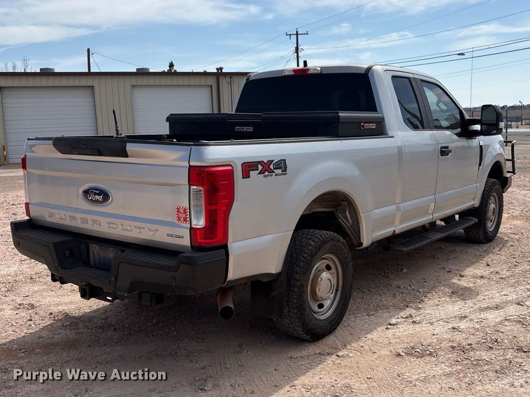 image for item EU4959 2017 Ford F250 Super Duty Ext. Cab pickup truck