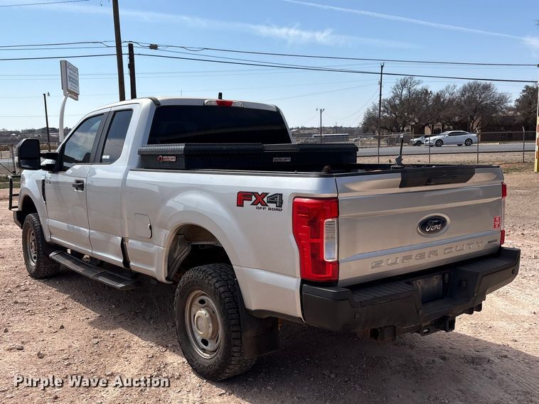 image for item EU4959 2017 Ford F250 Super Duty Ext. Cab pickup truck