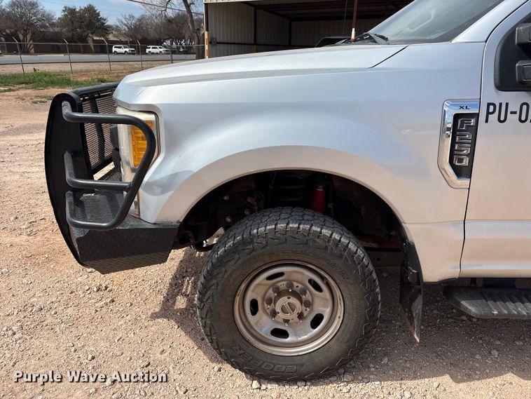 image for item EU4959 2017 Ford F250 Super Duty Ext. Cab pickup truck