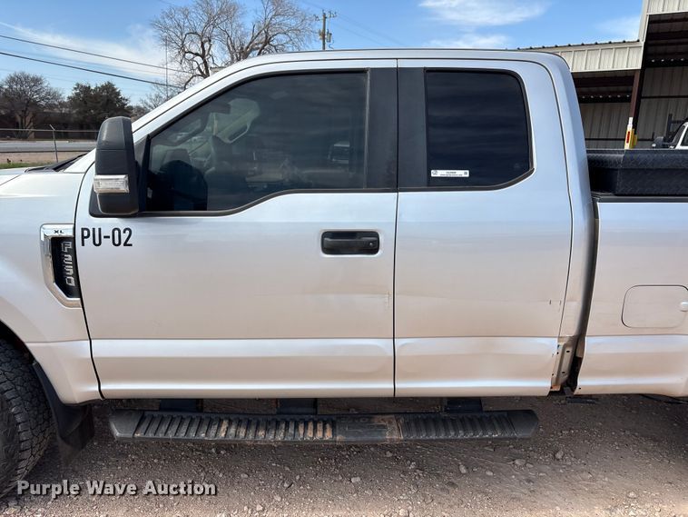 image for item EU4959 2017 Ford F250 Super Duty Ext. Cab pickup truck