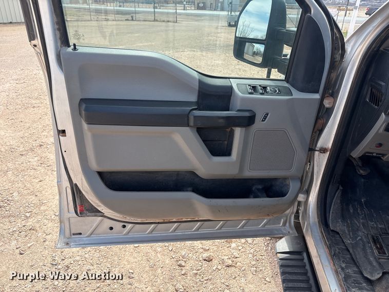 image for item EU4959 2017 Ford F250 Super Duty Ext. Cab pickup truck