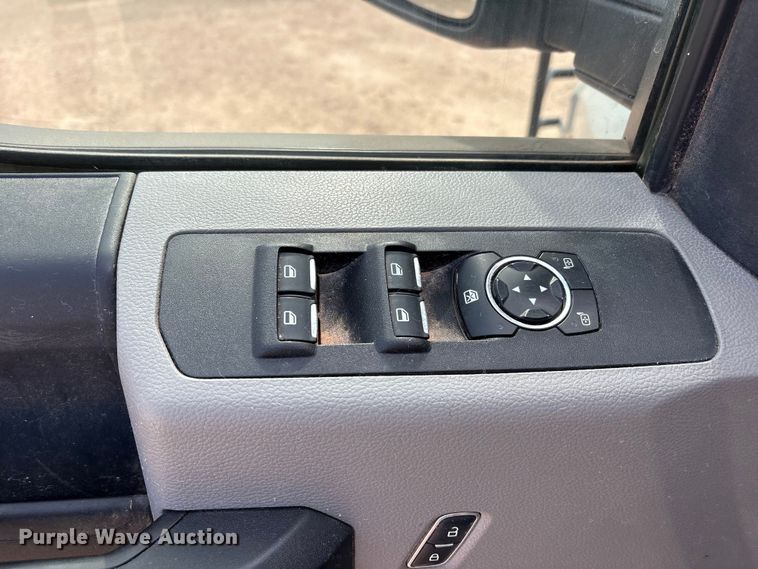 image for item EU4959 2017 Ford F250 Super Duty Ext. Cab pickup truck