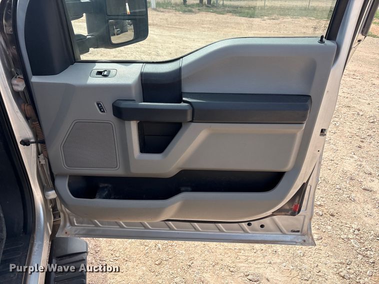 image for item EU4959 2017 Ford F250 Super Duty Ext. Cab pickup truck