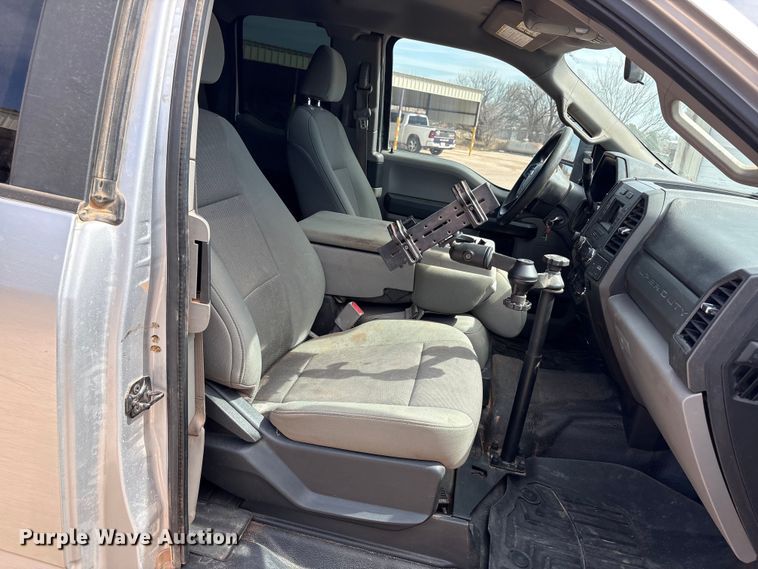 image for item EU4959 2017 Ford F250 Super Duty Ext. Cab pickup truck