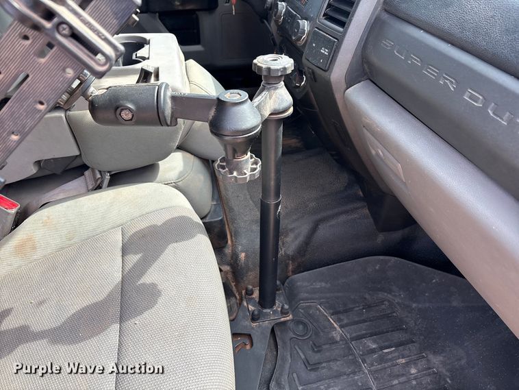 image for item EU4959 2017 Ford F250 Super Duty Ext. Cab pickup truck