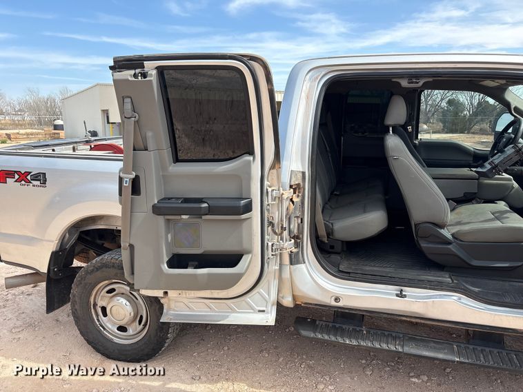 image for item EU4959 2017 Ford F250 Super Duty Ext. Cab pickup truck