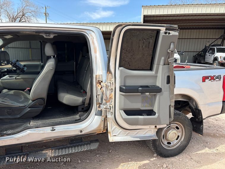 image for item EU4959 2017 Ford F250 Super Duty Ext. Cab pickup truck