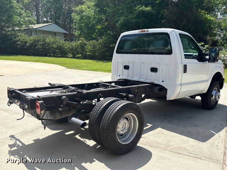 image for item EU7498 2011 Ford F350 Super Duty pickup truck cab and chassis