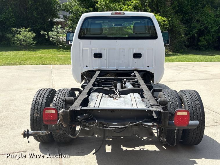 image for item EU7498 2011 Ford F350 Super Duty pickup truck cab and chassis