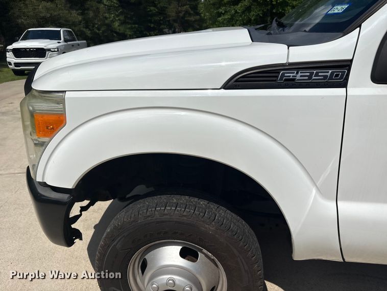 image for item EU7498 2011 Ford F350 Super Duty pickup truck cab and chassis