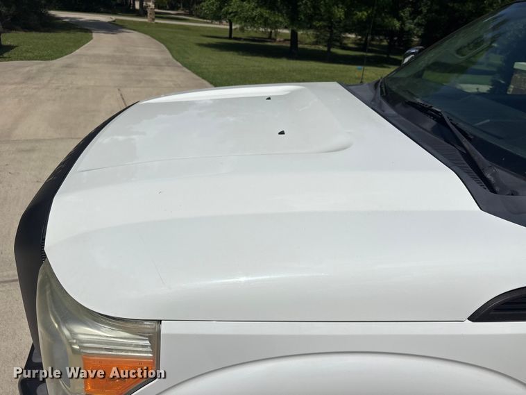 image for item EU7498 2011 Ford F350 Super Duty pickup truck cab and chassis