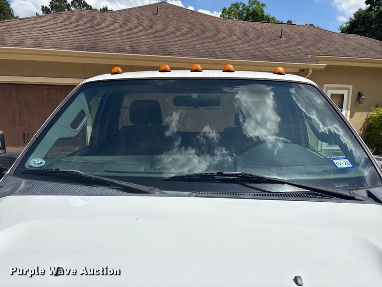 image for item EU7498 2011 Ford F350 Super Duty pickup truck cab and chassis