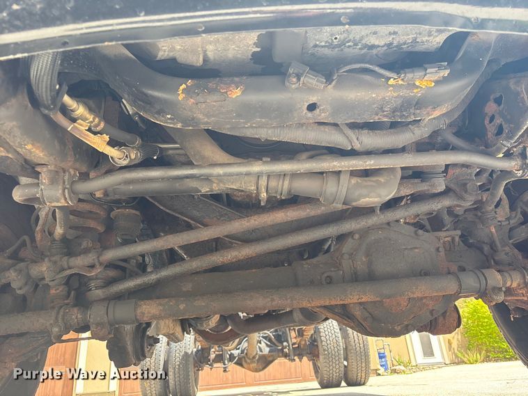 image for item EU7498 2011 Ford F350 Super Duty pickup truck cab and chassis