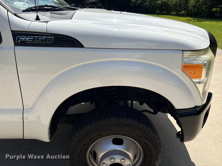 image for item EU7498 2011 Ford F350 Super Duty pickup truck cab and chassis