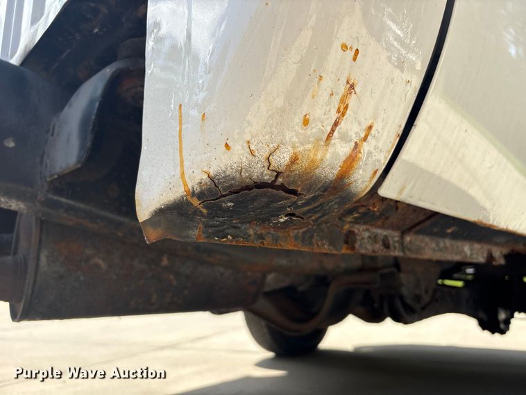 image for item EU7498 2011 Ford F350 Super Duty pickup truck cab and chassis