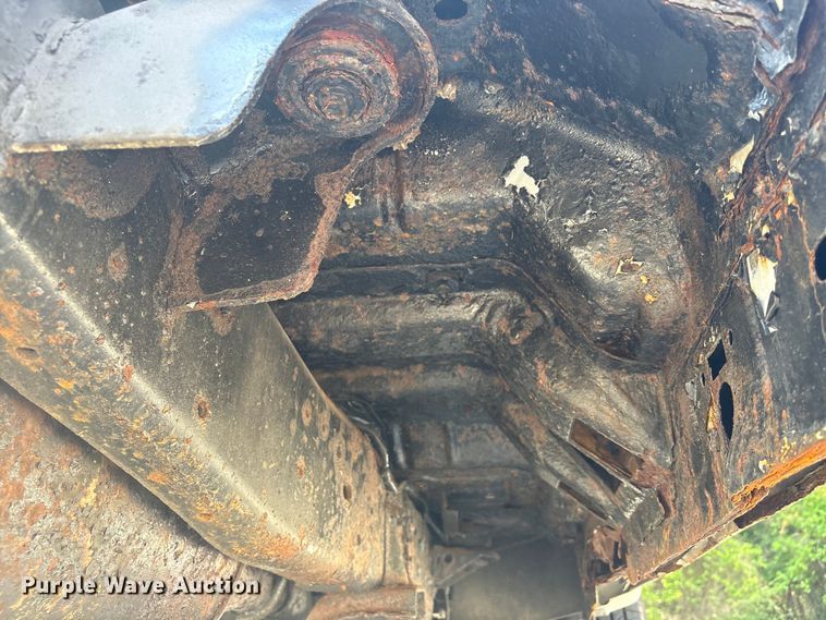 image for item EU7498 2011 Ford F350 Super Duty pickup truck cab and chassis