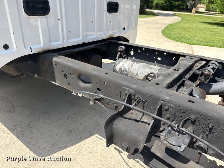 image for item EU7498 2011 Ford F350 Super Duty pickup truck cab and chassis