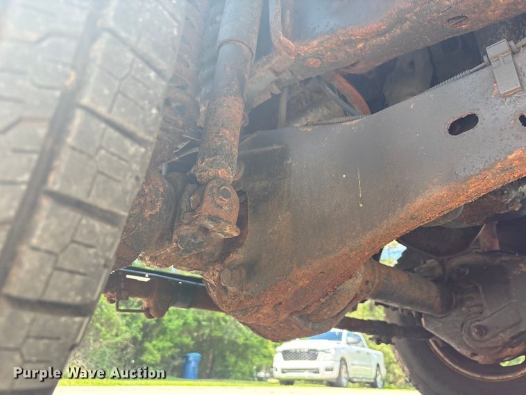 image for item EU7498 2011 Ford F350 Super Duty pickup truck cab and chassis