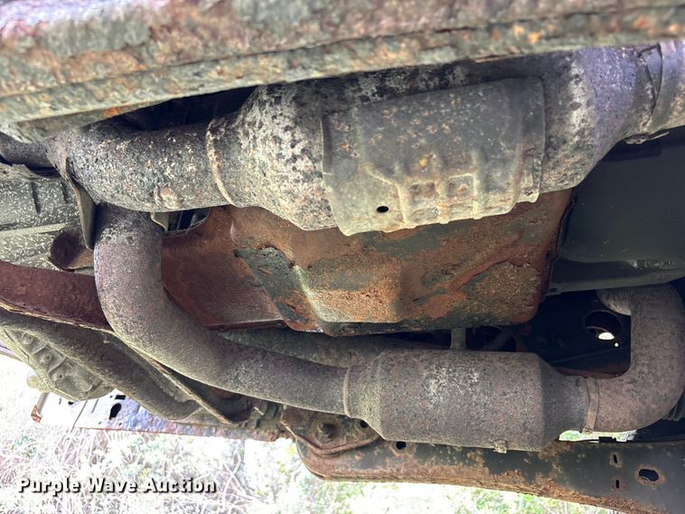 image for item EU7498 2011 Ford F350 Super Duty pickup truck cab and chassis