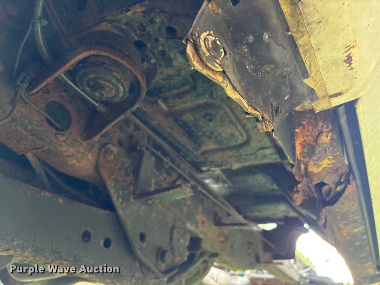 image for item EU7498 2011 Ford F350 Super Duty pickup truck cab and chassis