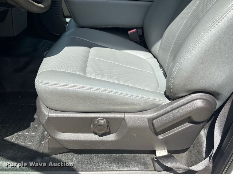 image for item EU7498 2011 Ford F350 Super Duty pickup truck cab and chassis