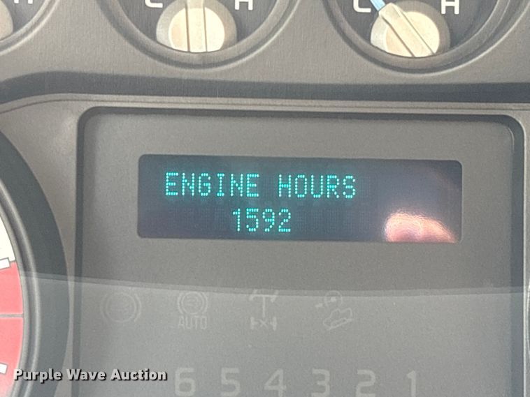 image for item EU7498 2011 Ford F350 Super Duty pickup truck cab and chassis