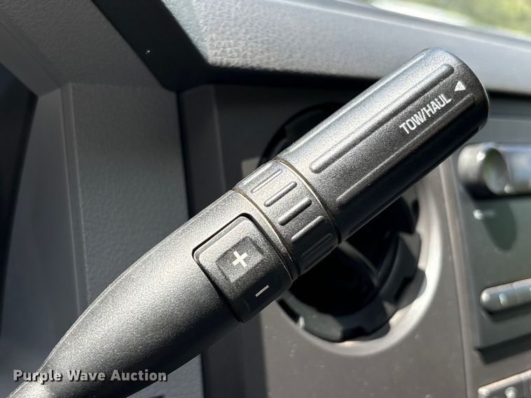 image for item EU7498 2011 Ford F350 Super Duty pickup truck cab and chassis