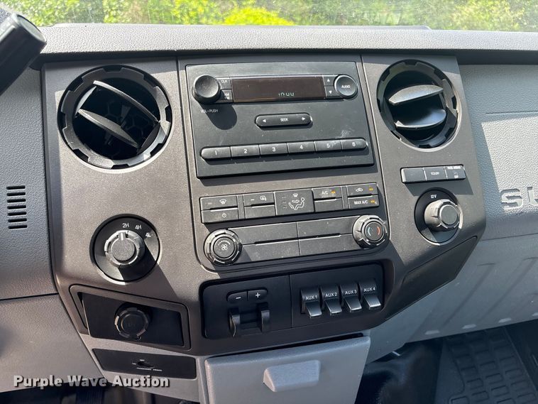 image for item EU7498 2011 Ford F350 Super Duty pickup truck cab and chassis