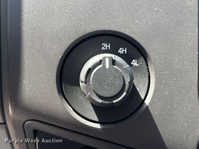 image for item EU7498 2011 Ford F350 Super Duty pickup truck cab and chassis