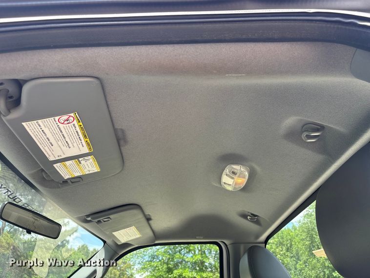 image for item EU7498 2011 Ford F350 Super Duty pickup truck cab and chassis