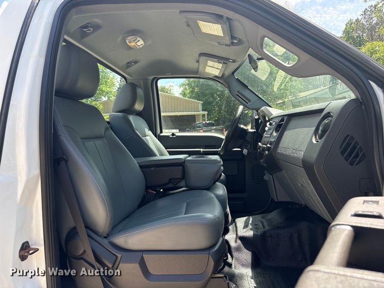 image for item EU7498 2011 Ford F350 Super Duty pickup truck cab and chassis