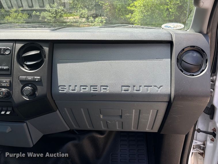 image for item EU7498 2011 Ford F350 Super Duty pickup truck cab and chassis