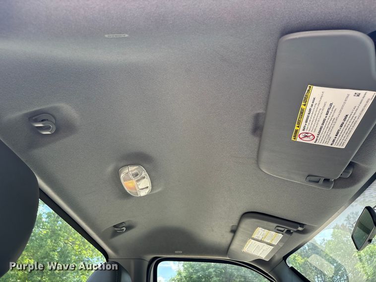 image for item EU7498 2011 Ford F350 Super Duty pickup truck cab and chassis