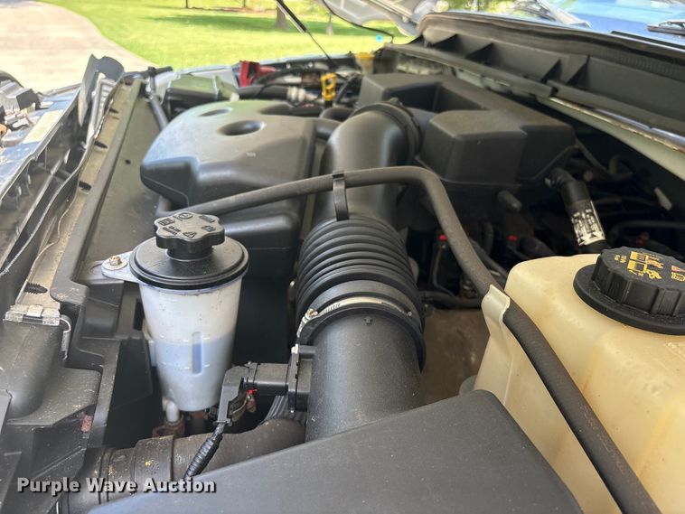 image for item EU7498 2011 Ford F350 Super Duty pickup truck cab and chassis