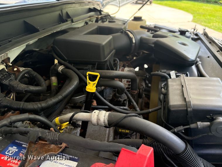 image for item EU7498 2011 Ford F350 Super Duty pickup truck cab and chassis