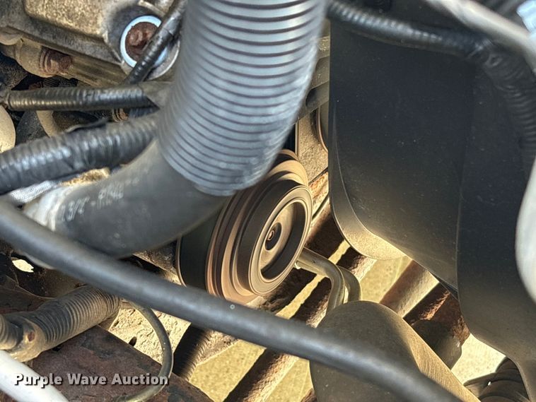 image for item EU7498 2011 Ford F350 Super Duty pickup truck cab and chassis