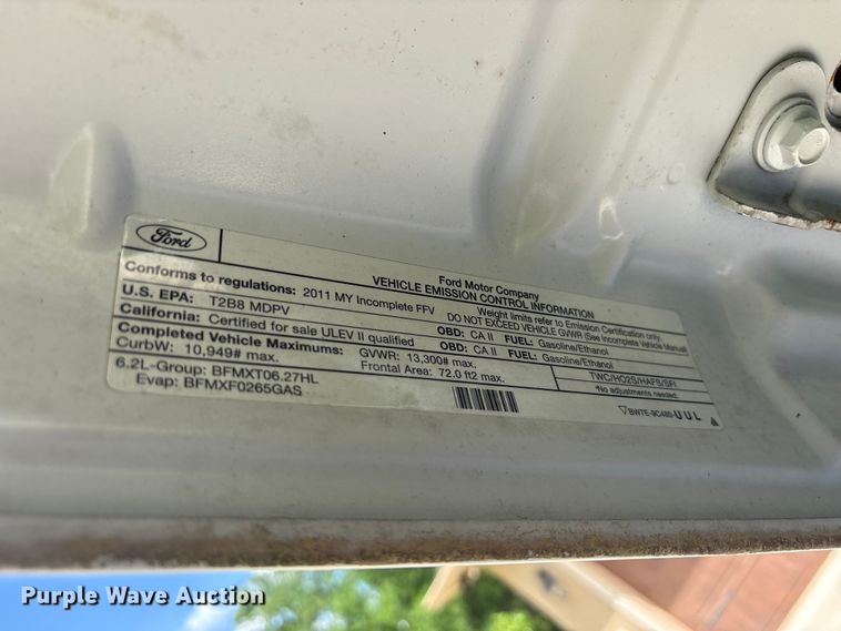 image for item EU7498 2011 Ford F350 Super Duty pickup truck cab and chassis