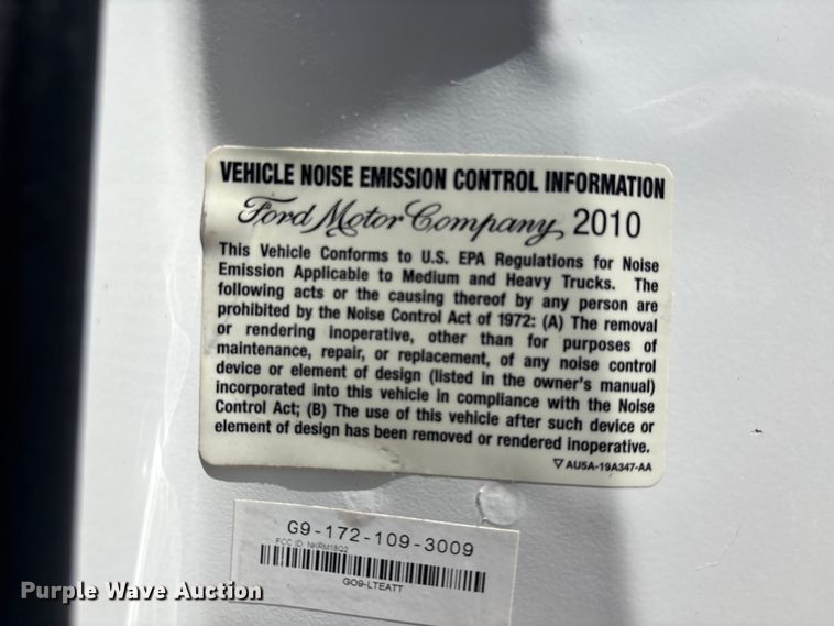 image for item EU7498 2011 Ford F350 Super Duty pickup truck cab and chassis