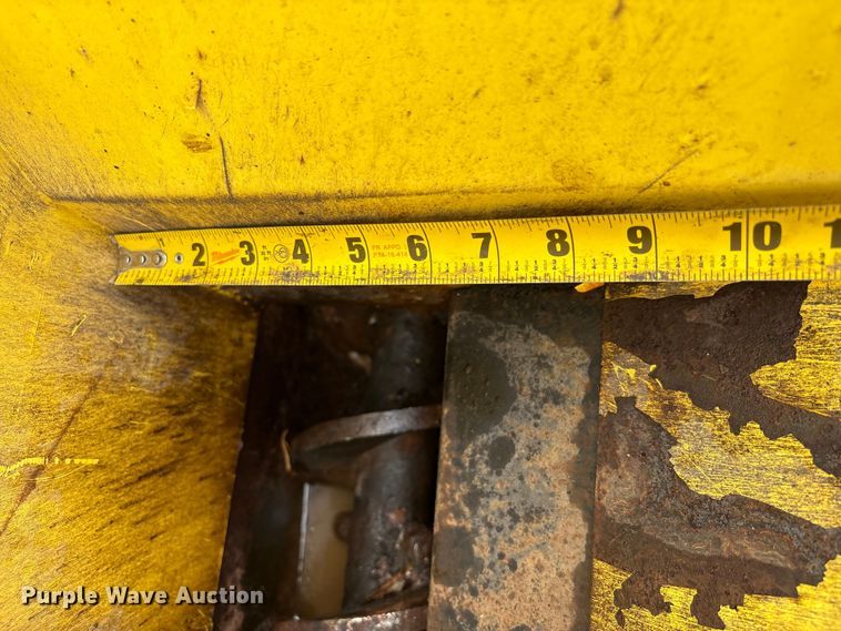 image for item EU8625 Miller MC 550 curb machine