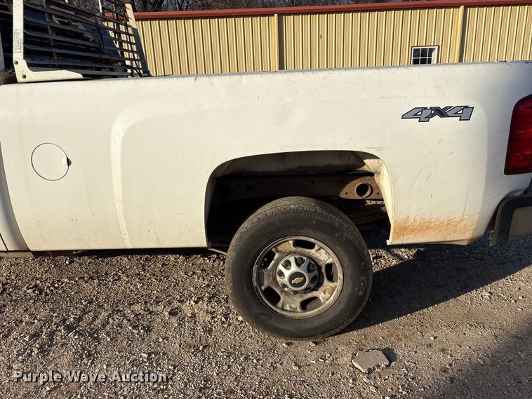 image for item EV2752 2013 Chevrolet Silverado 2500HD Crew Cab pickup truck