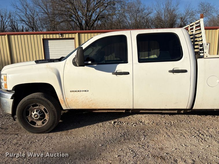 image for item EV2752 2013 Chevrolet Silverado 2500HD Crew Cab pickup truck