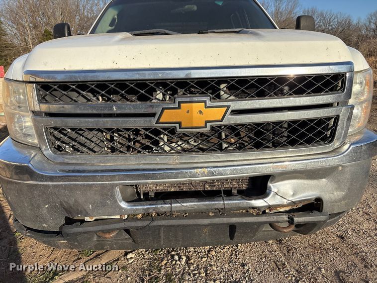 image for item EV2752 2013 Chevrolet Silverado 2500HD Crew Cab pickup truck