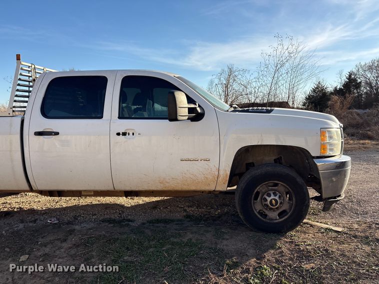image for item EV2752 2013 Chevrolet Silverado 2500HD Crew Cab pickup truck