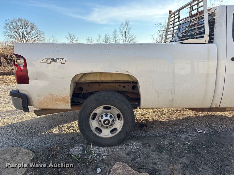 image for item EV2752 2013 Chevrolet Silverado 2500HD Crew Cab pickup truck