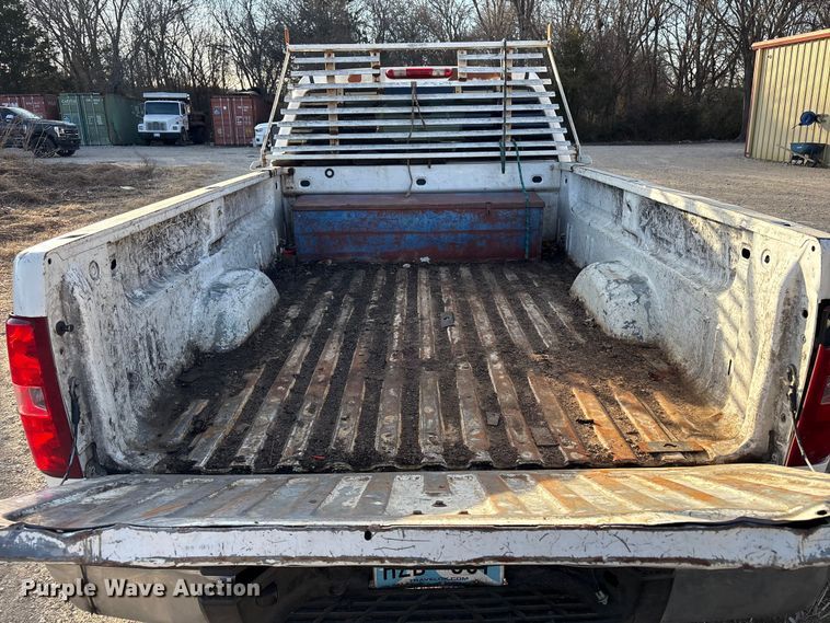 image for item EV2752 2013 Chevrolet Silverado 2500HD Crew Cab pickup truck