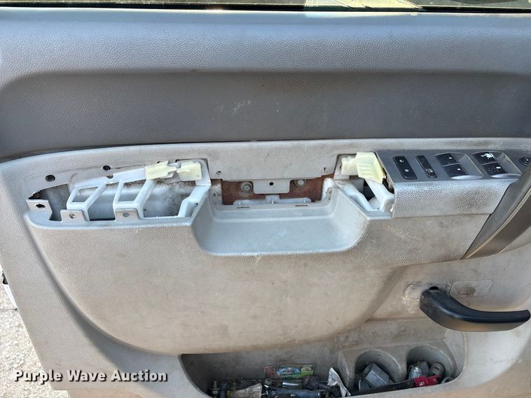 image for item EV2752 2013 Chevrolet Silverado 2500HD Crew Cab pickup truck