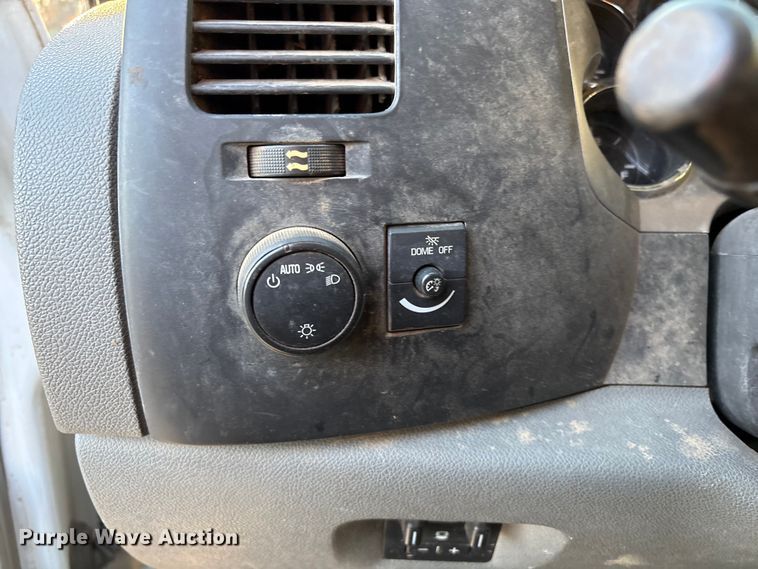 image for item EV2752 2013 Chevrolet Silverado 2500HD Crew Cab pickup truck