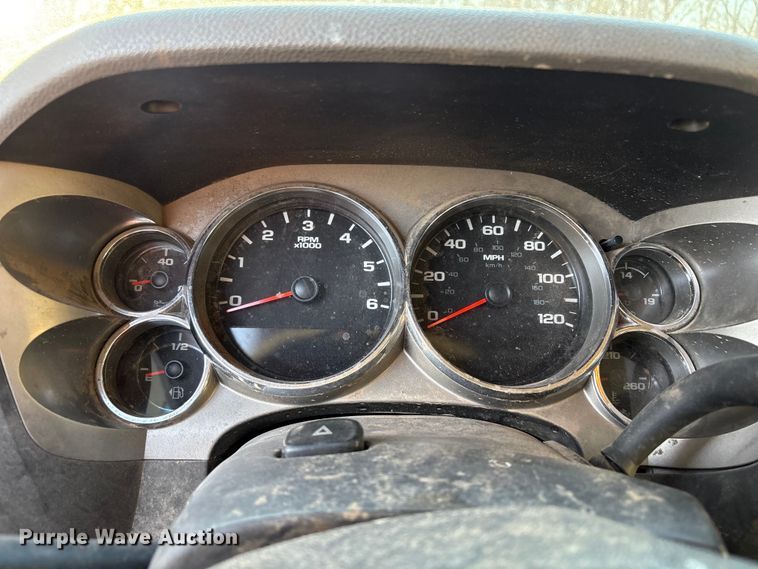 image for item EV2752 2013 Chevrolet Silverado 2500HD Crew Cab pickup truck