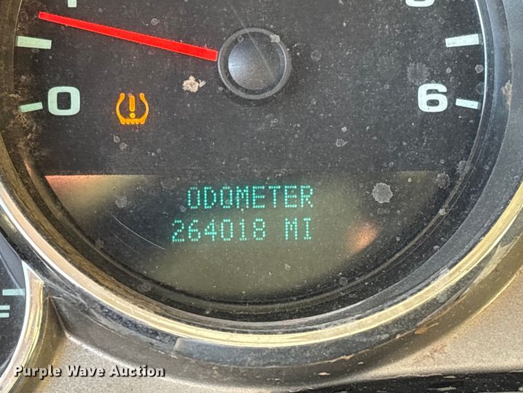 image for item EV2752 2013 Chevrolet Silverado 2500HD Crew Cab pickup truck