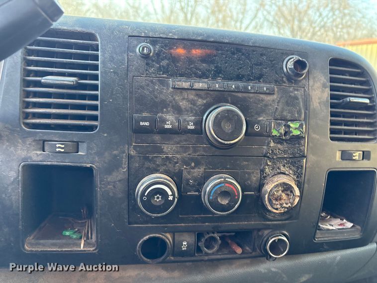 image for item EV2752 2013 Chevrolet Silverado 2500HD Crew Cab pickup truck